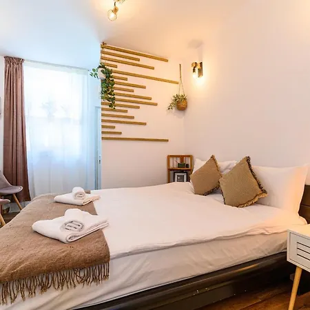 Backpacker'S Room Braşov Esterno foto